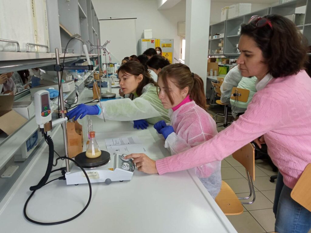 “Eco-Scienza 2023”: i ragazzi dell’Istituto De Castro di Oristano impegnati al Consorzio UNO sui temi del benessere individuale, sociale e ambientale